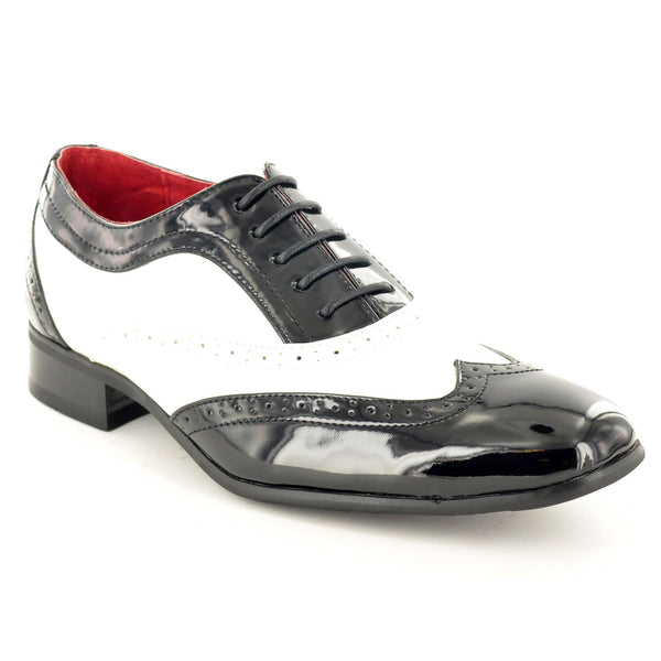 BROGUE PATENT LEATHER LINED SHOES IN BLACK AND WHITE